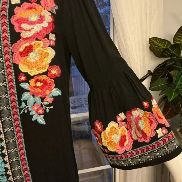 Savanna Jane Vibrant Floral Tunic Bell Sleeve Boho Colorful Embroidery WM SZ S - Picture 6 of 16